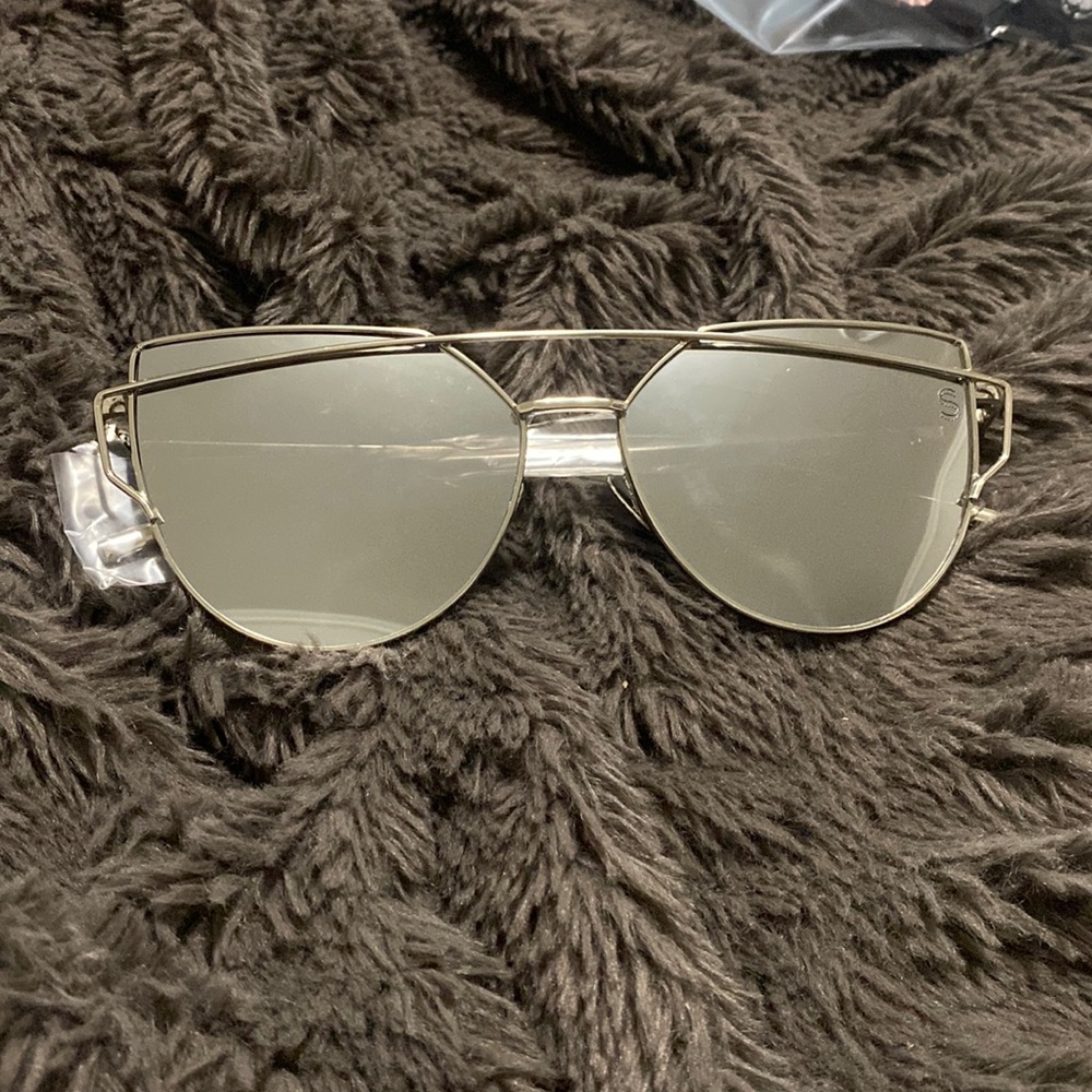🌵Adorable Brand New mirrored sunglasses!